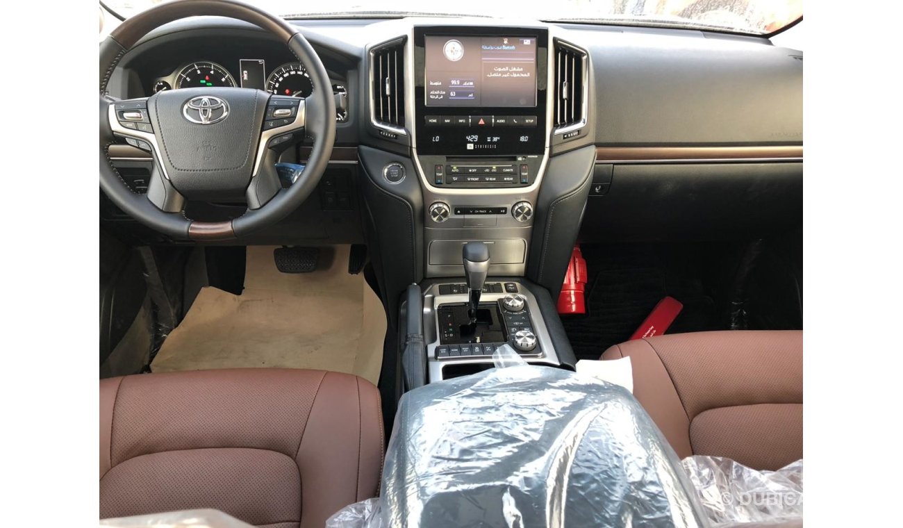 Toyota Land Cruiser VXR 5.7CC 2018