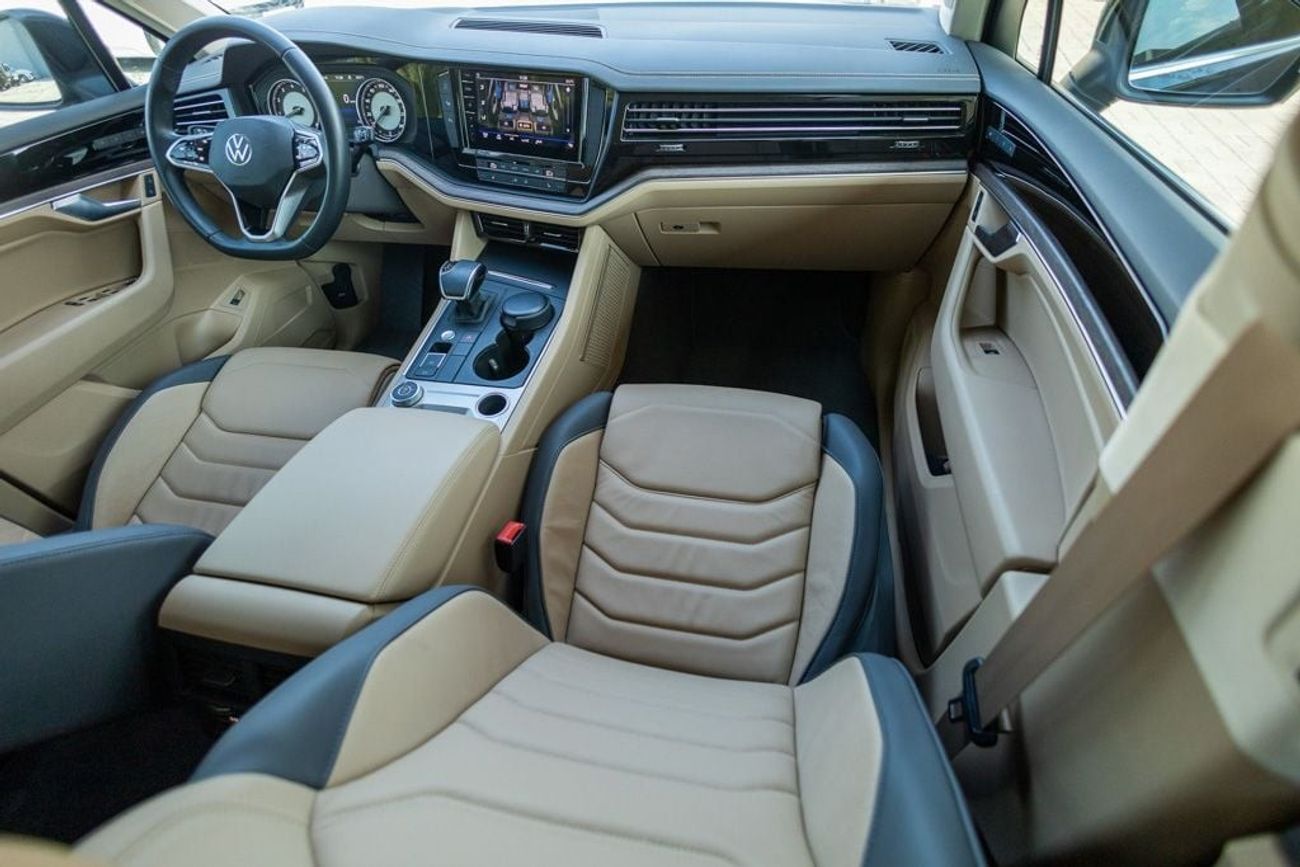 Volkswagen Touareg Atmosphere 3.0L Volkswagen Touareg 2023 GCC under Agency Warranty and Service Contract with Flexible