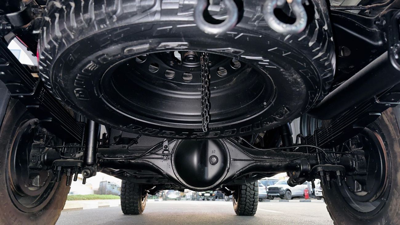 تويوتا هيلوكس SMART CAB | PREMIUM BULL BAR INSTALLED | RHD | 2023 | 2.8L DIESEL ENGINE | AUTOMATIC  | PUSH START E