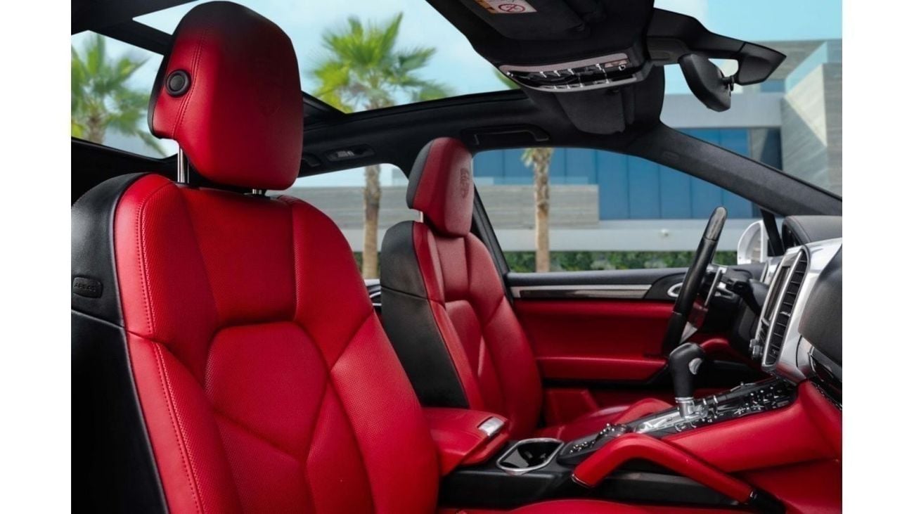 Porsche Cayenne Turbo | 4,082 P.M (3 Years)⁣ | 0% Downpayment | Agency Service History