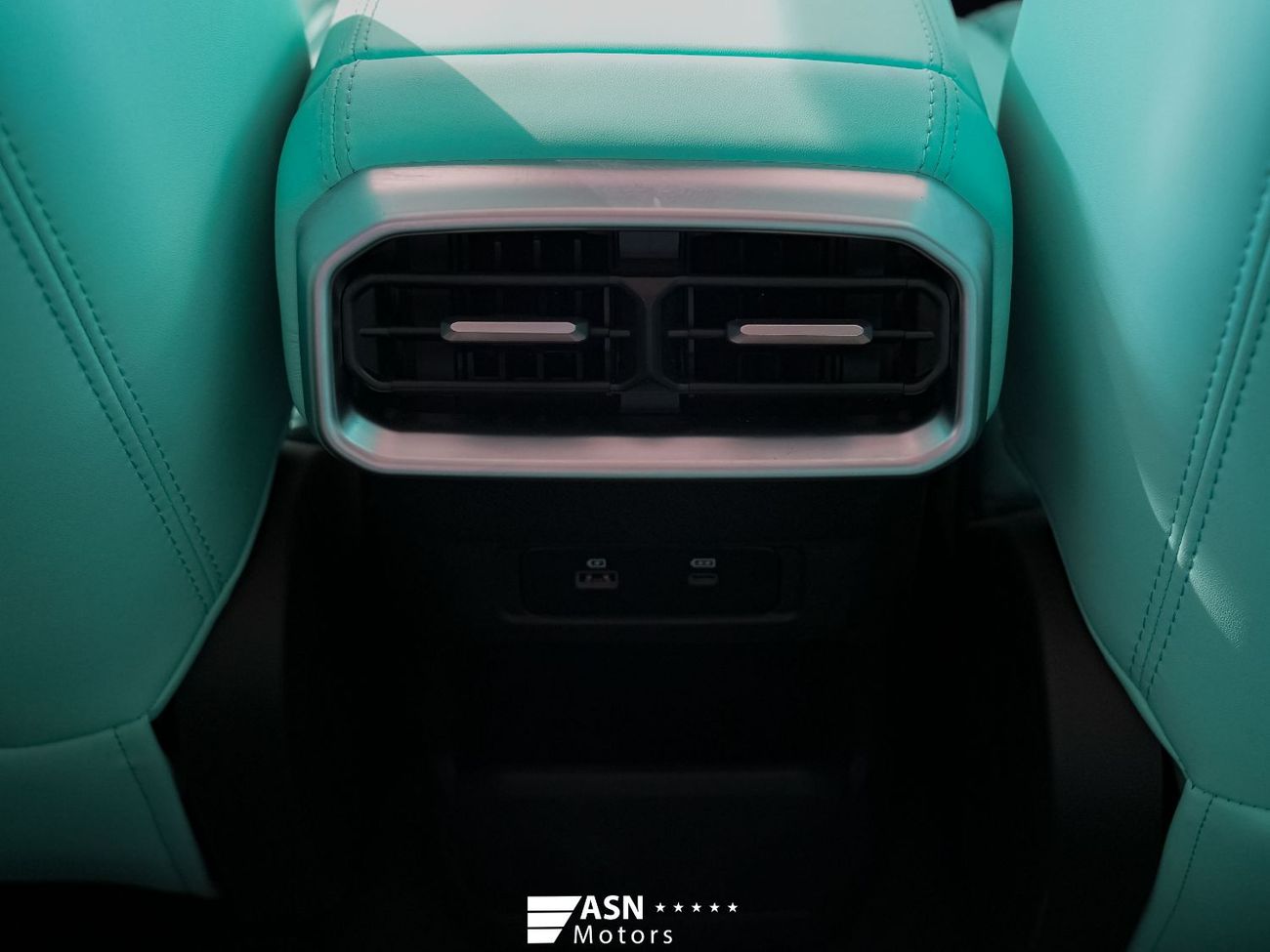 Jetour T2 Luxury Conquest Pro Tiffany Interior 2.0 Turbo (Export Only)