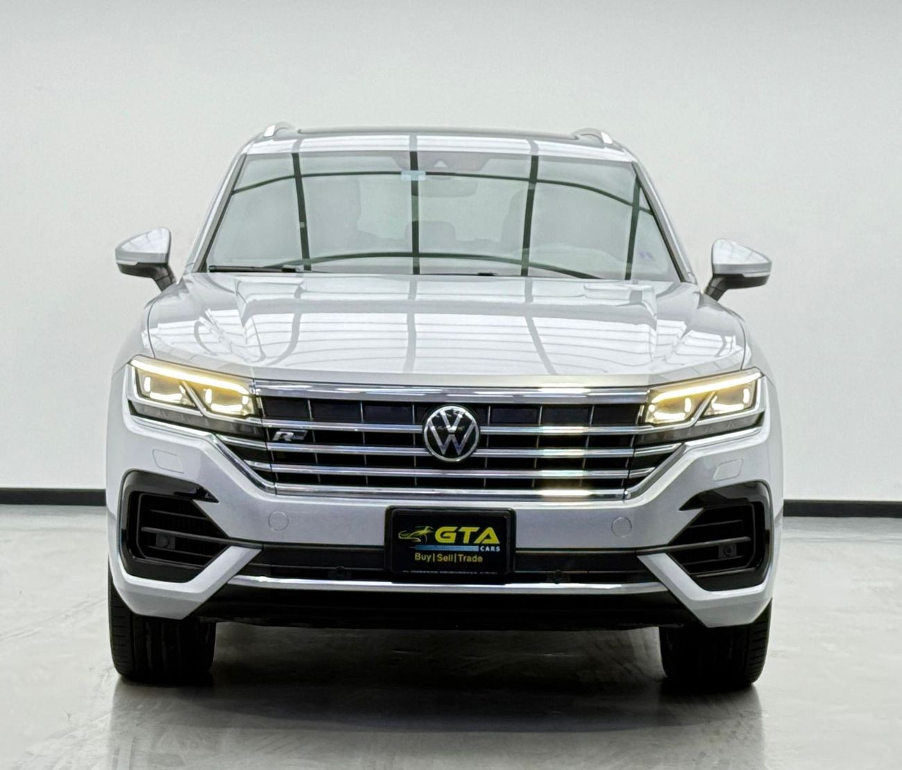 Volkswagen Touareg R-Line 3.0L 4WD 2021 Volkswagen Touareg R-Line, Warranty, Full VW Service History, Excellent Conditi