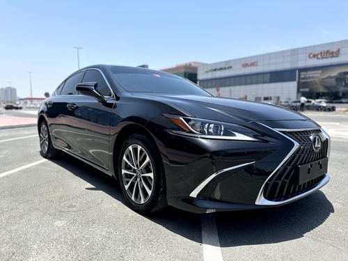 Lexus ES300h Hybrid Plus 2.5L (214 HP)