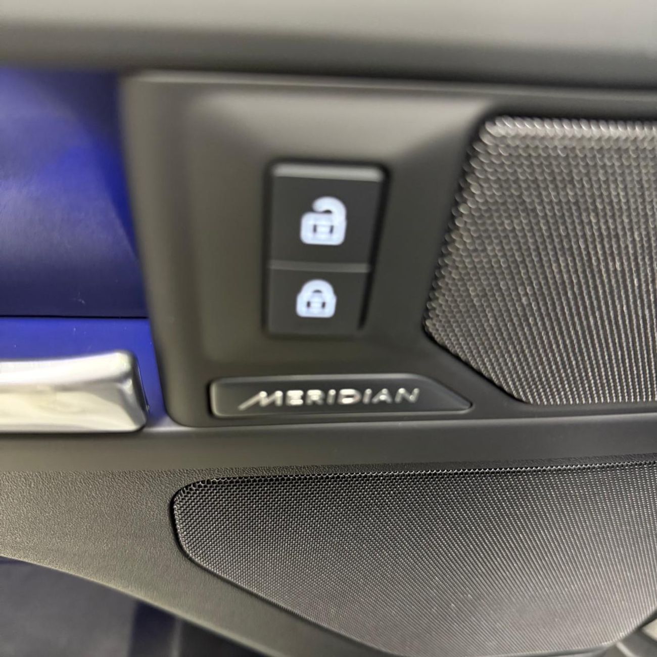 لاند روفر ديفندر 110 P400 X-Dynamic HSE | Brand New | New Color | Al Tayer Warranty & Service Contract