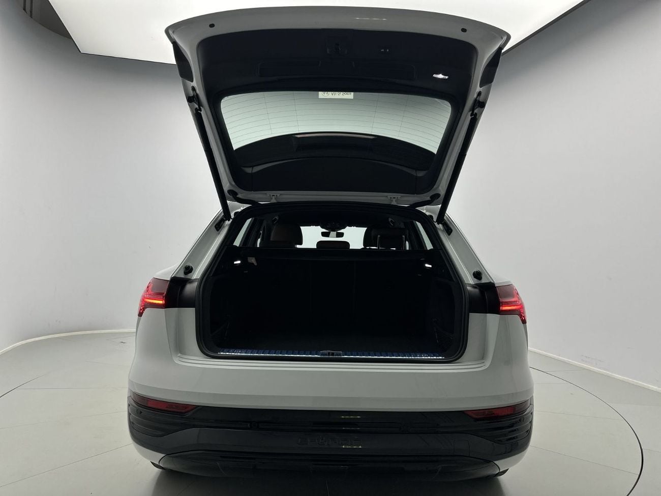 أودي Q8 إي ترون 55 quattro Advanced Q8 Advanced 55 e-tron quat 408hp (Ref# 28451)