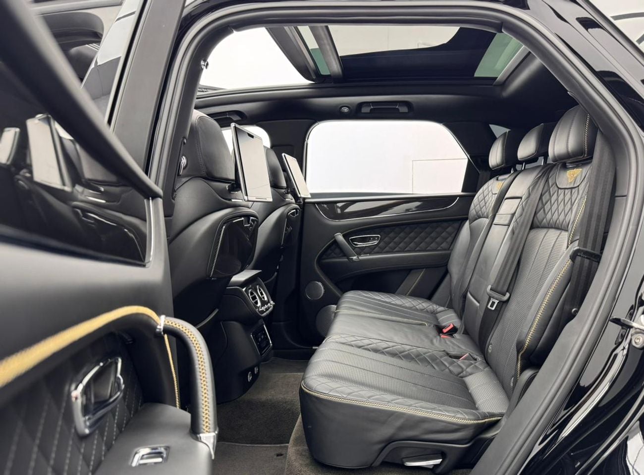 Bentley Bentayga 2020 Bentley Bentayga Signature, Warranty, Full Service History, GCC