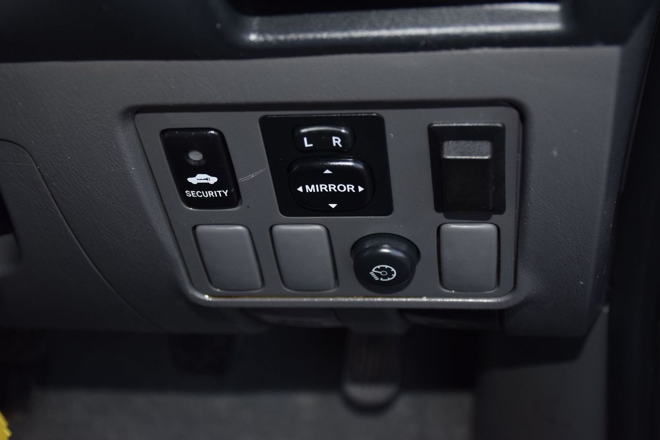 تويوتا هيلوكس 4x4 Diesel 3.0L Right Hand (Export Only)