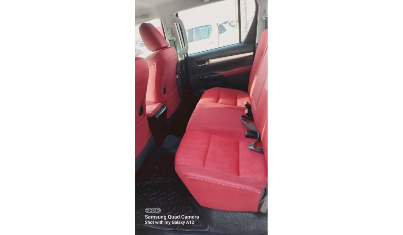 Toyota Hilux S GLX the car is in excellent condition without accidents unpainted clean on the outside and on the