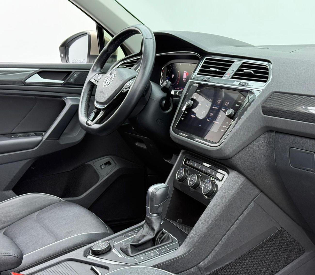 Volkswagen Tiguan SEL 2.0L 2019 Volkswagen Tiguan SEL, Warranty, Full Volkswagen Service History, Excellent Condition,