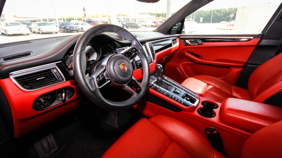 Used Porsche Macan Turbo 2015 for sale in Dubai 74391