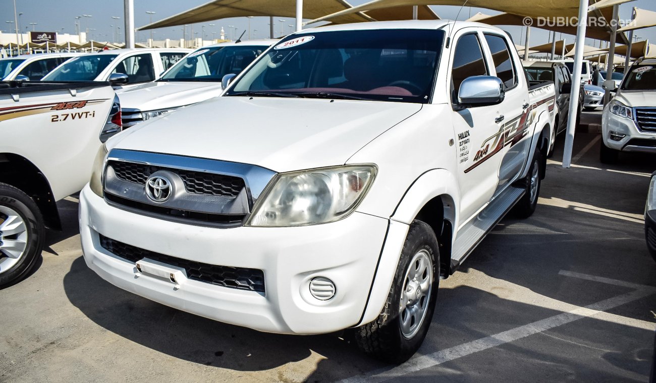 Toyota Hilux With Tan seat covers