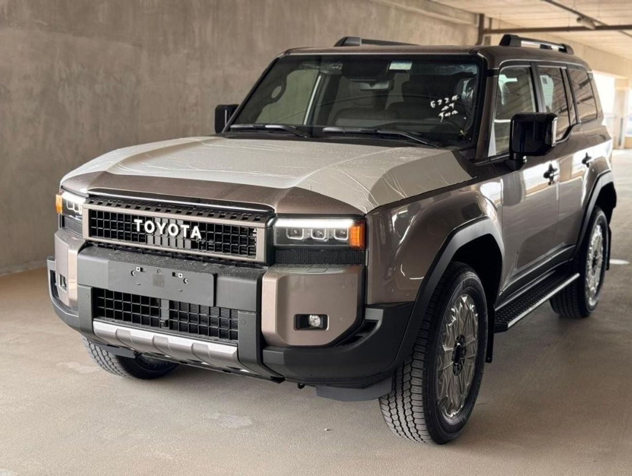 تويوتا برادو 2.4L PETROL LUXURY 2024