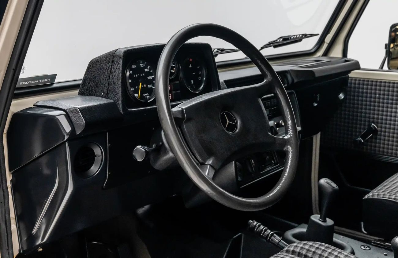 مرسيدس بنز 280 2.7L I-6 Naturally Aspirated Engine