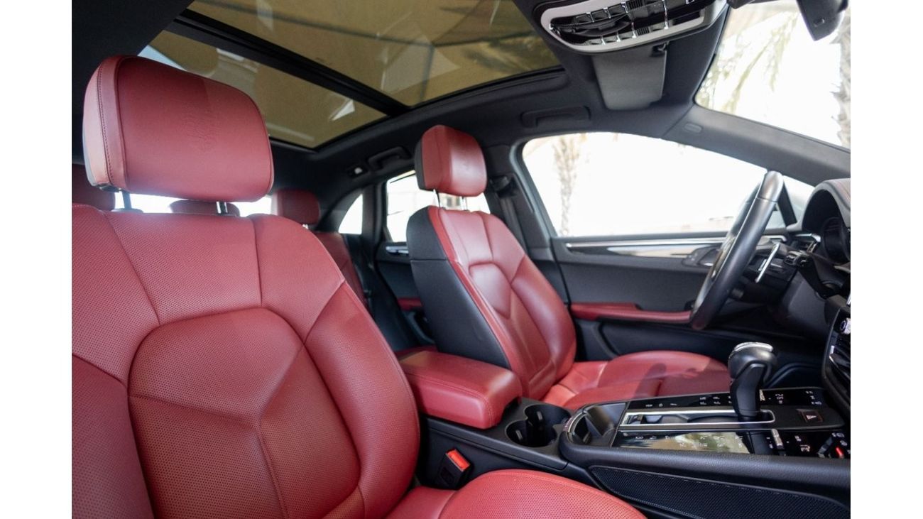 Porsche Macan Porsche Macan 2023 GCC under Agency Warranty with Flexible Down-Payment.