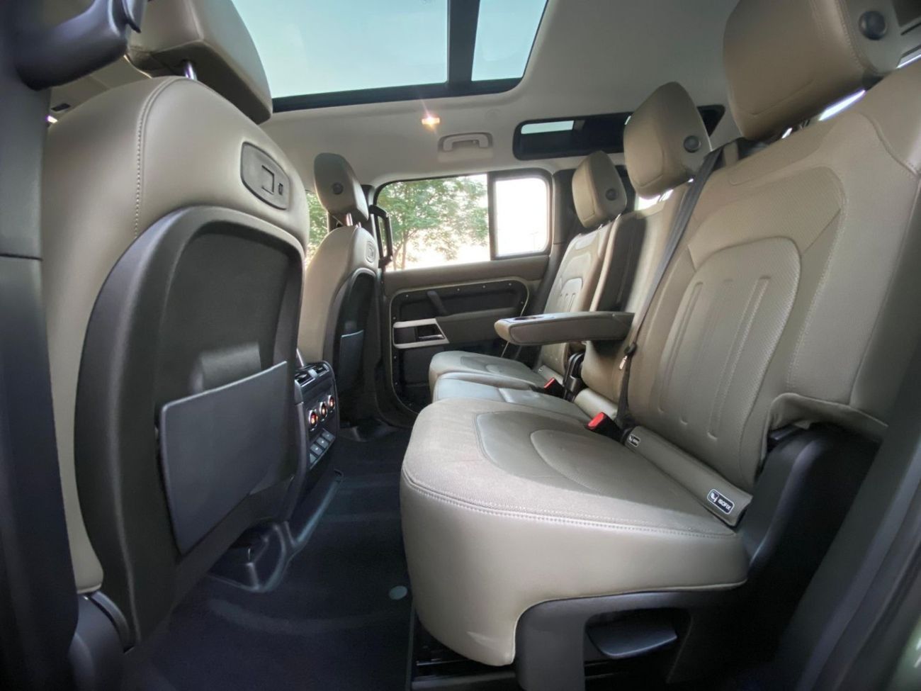 لاند روفر ديفندر 110 HSE P400 3.0L