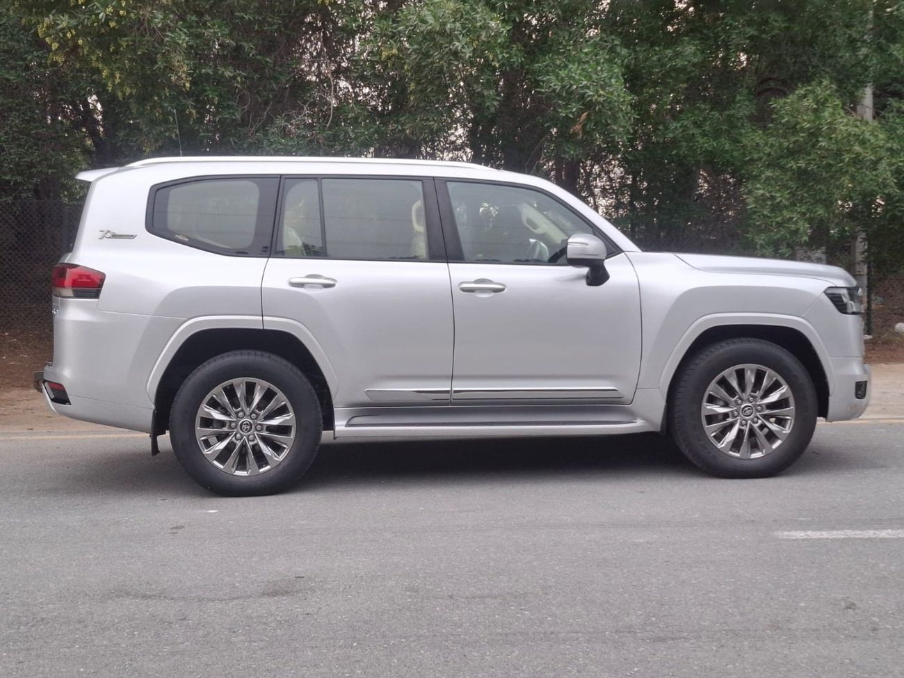 Toyota Land Cruiser 2022 MODEL DIESEL ENGINE GXR Twin Turbo  LC300 V6 Full Option Very Clean And Perfect Condition