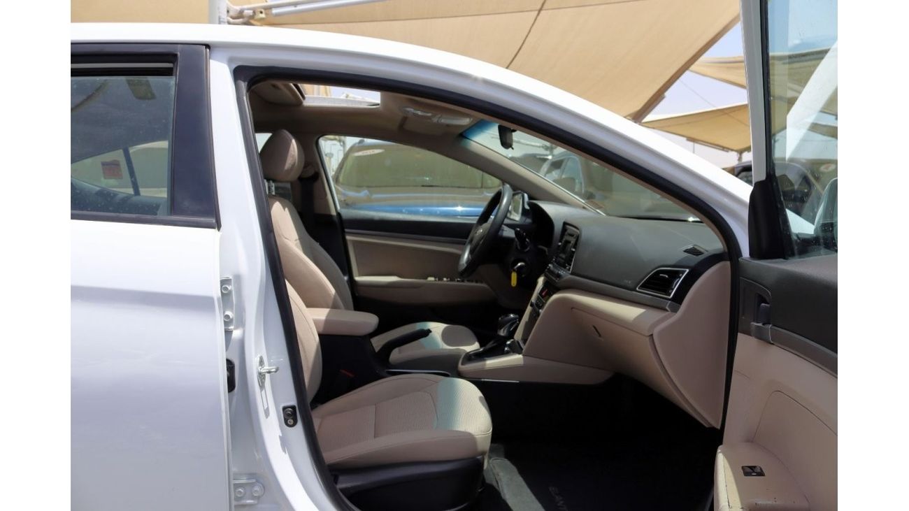 Hyundai Elantra GL High ACCIDENTS FREE - GCC - SUNROOF - ENGINE 1600 CC - PERFECT CONDITION INSIDE OUT