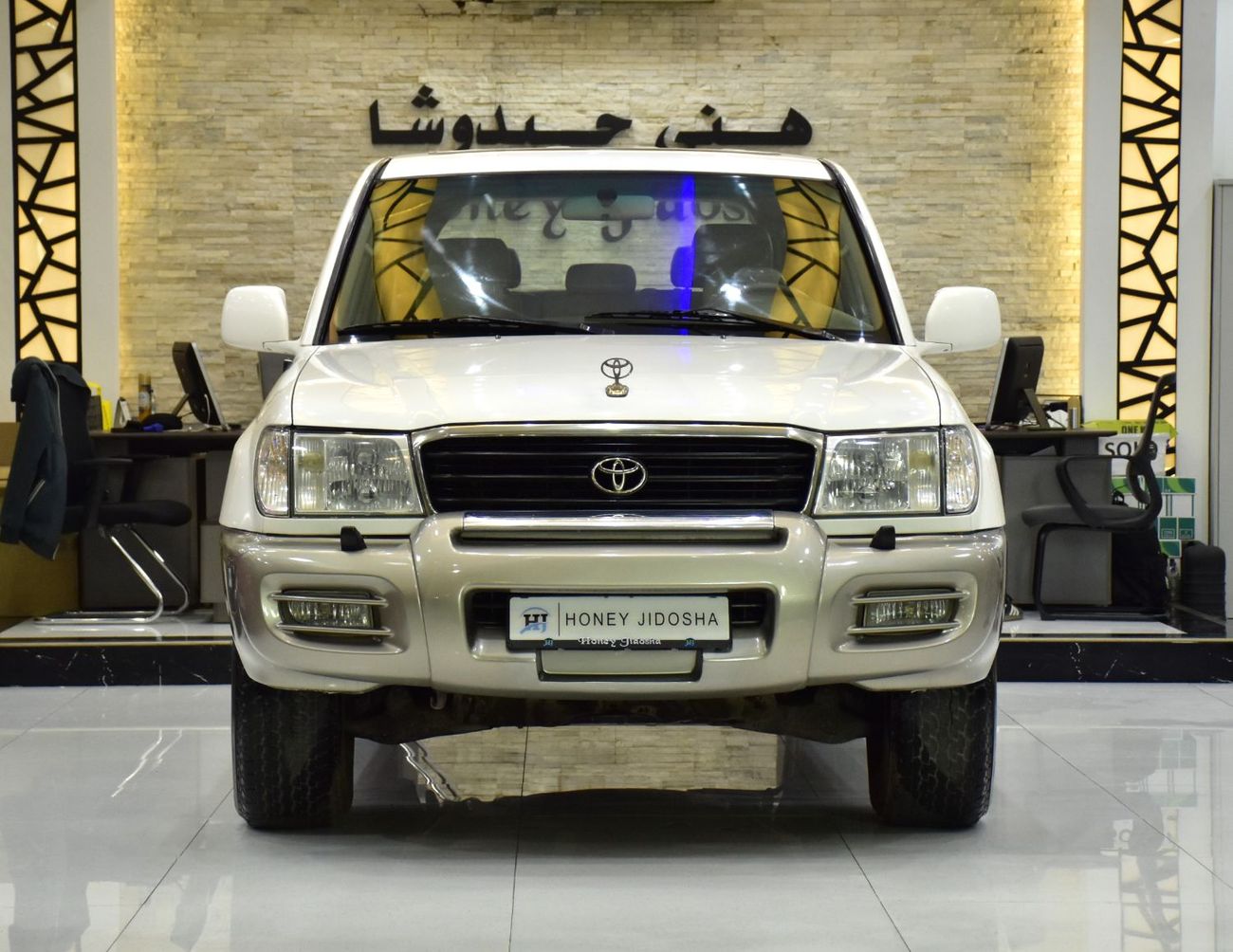 تويوتا لاند كروزر EXCELLENT DEAL for our Toyota Land Cruiser VXR ( 2000 Model ) in White Color GCC Specs