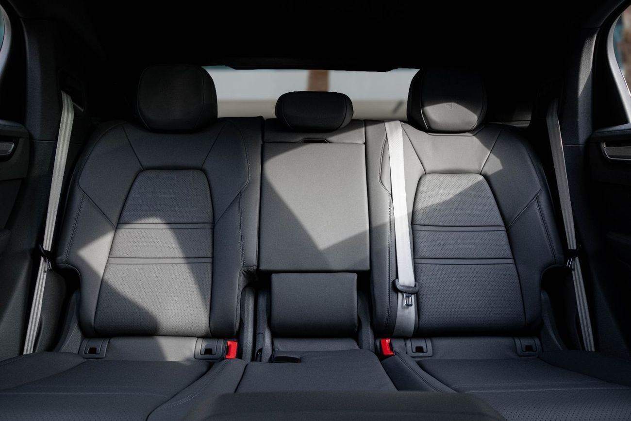 Porsche Cayenne Coupe E-Hybrid | 5,092 P.M | 0% Downpayment | Like New!