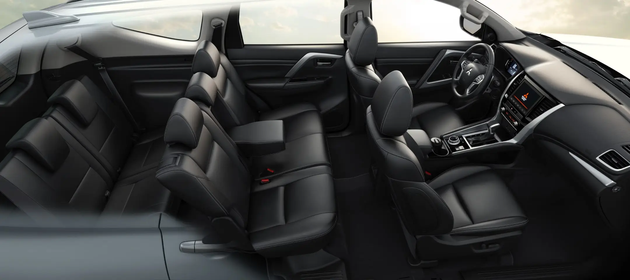 ميتسوبيشي مونتيرو interior - Seats