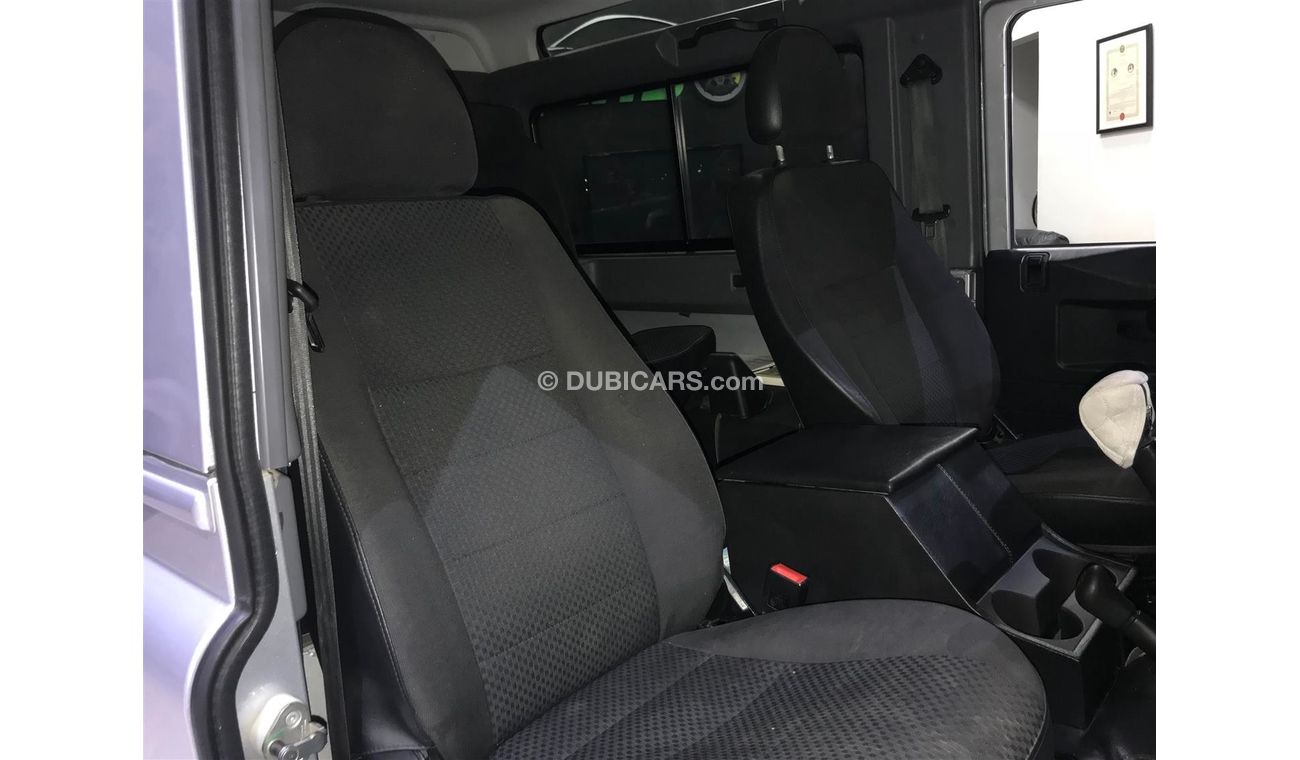 لاند روفر ديفندر - 2012 - GCC - ONE YEAR WARRANTY