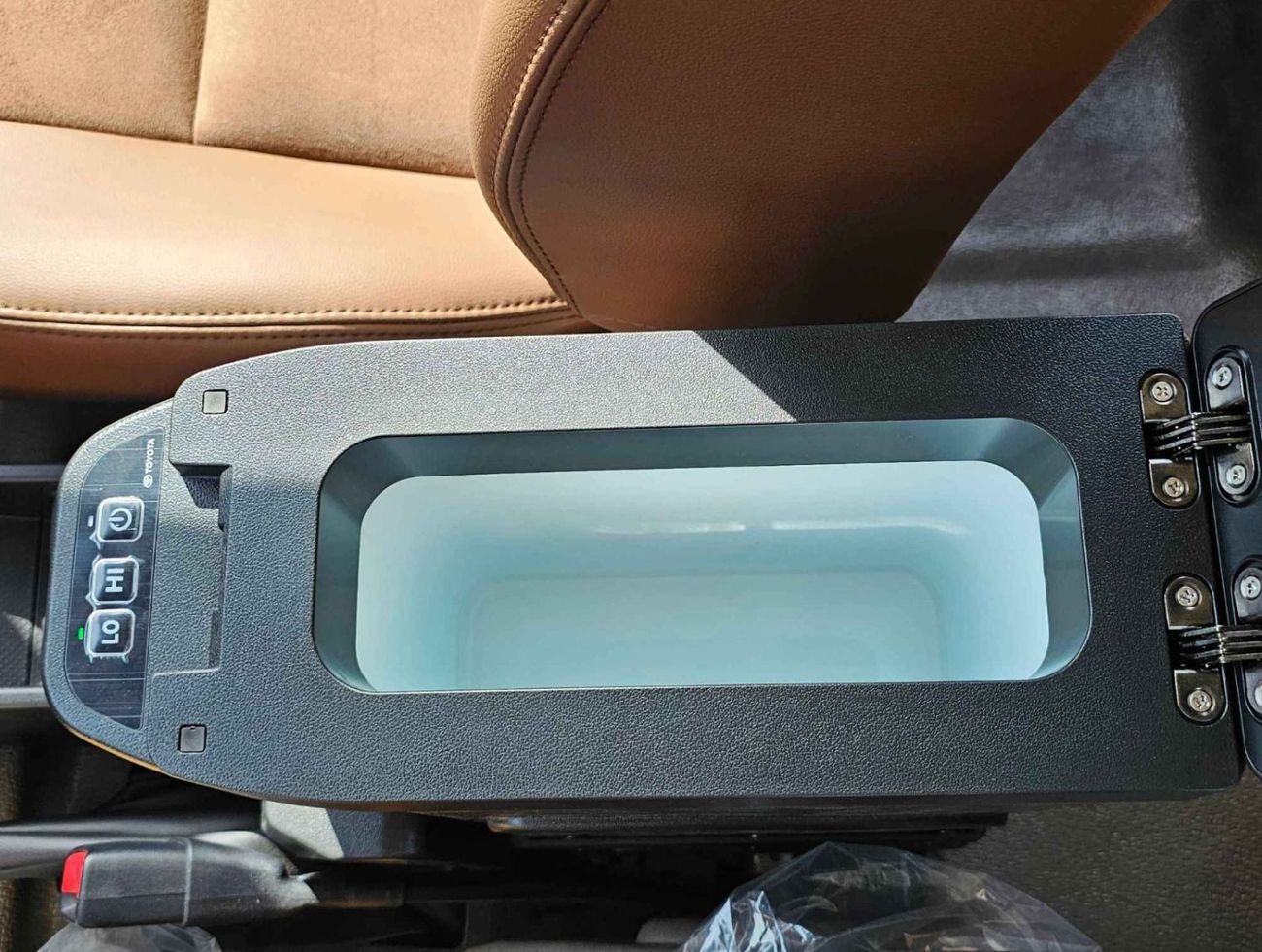 Toyota Land Cruiser Pick Up LX-Z1 DOUBLE CABIN / 2.8L V4 DIESEL / A/T/ LEATHER SEATS / DIFF LOCKS / 4WD (CODE#LX-Z1)