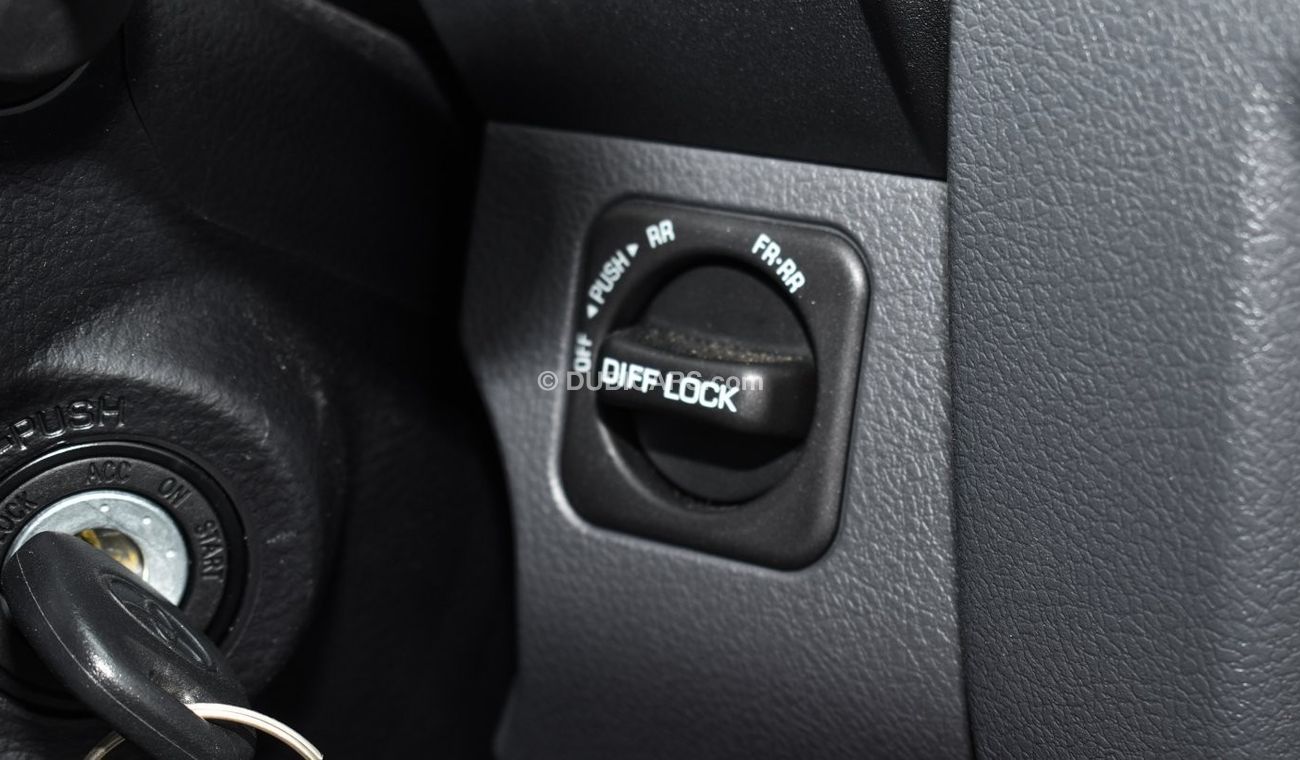 تويوتا لاند كروزر 70 4.0L V6 Petrol M/T