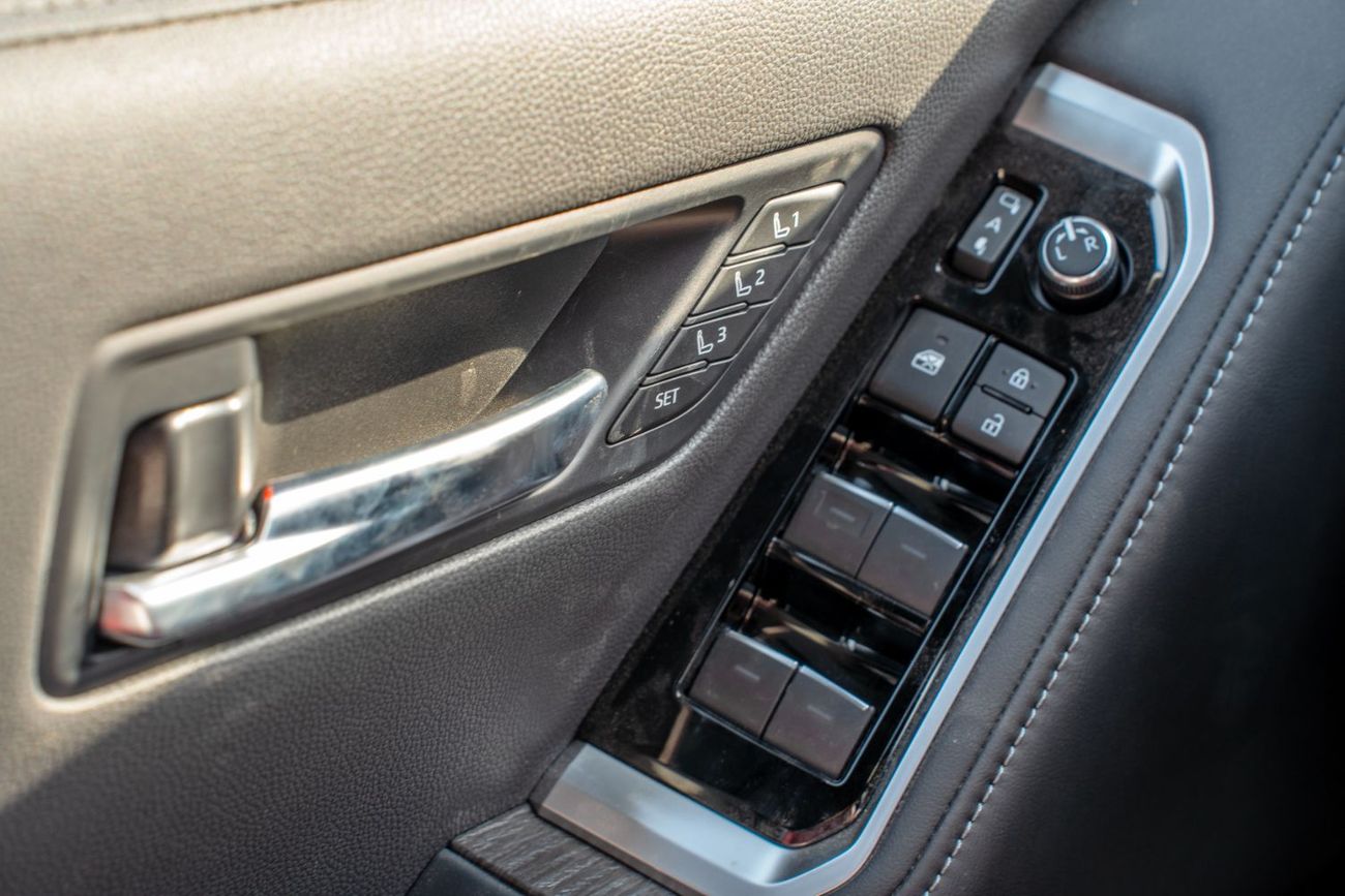 تويوتا لاند كروزر VXR 3.5L