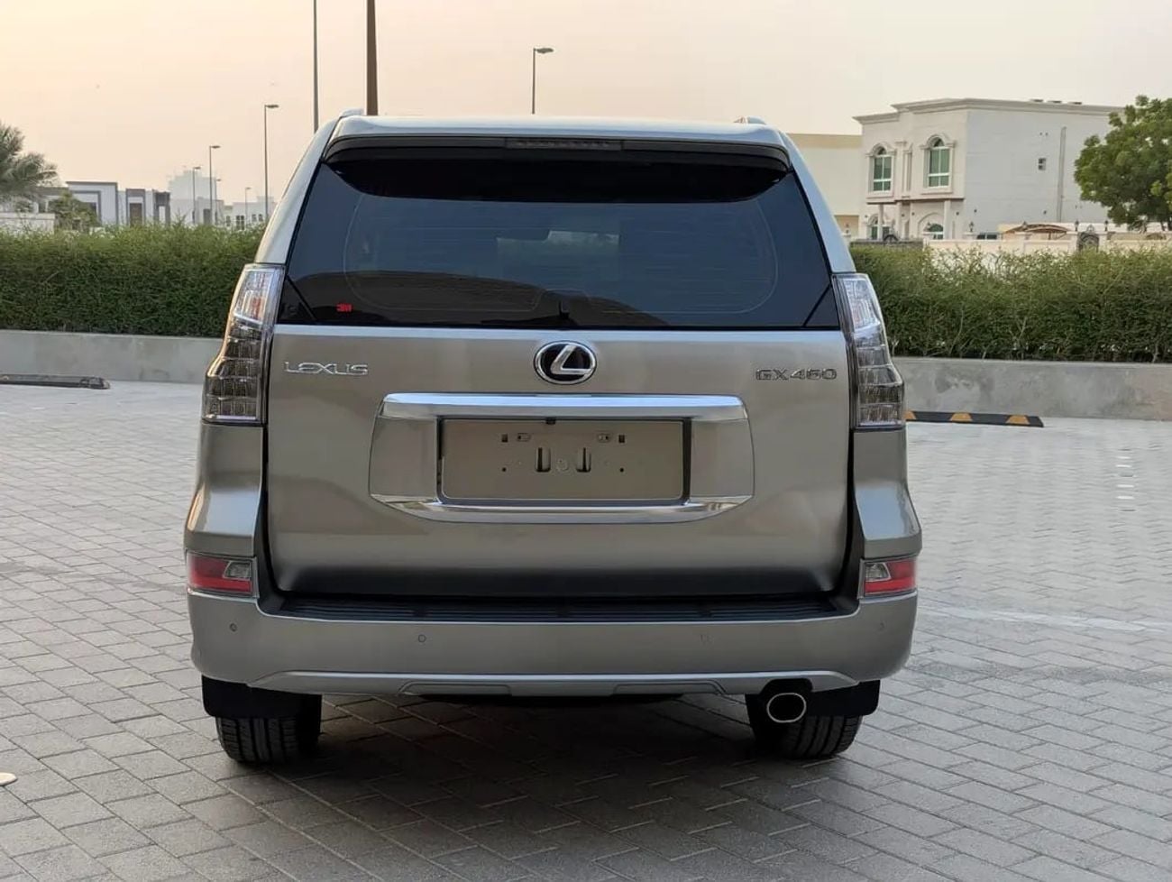 لكزس GX 460 PLATINUM Full Option GCC specs Excellent Condition