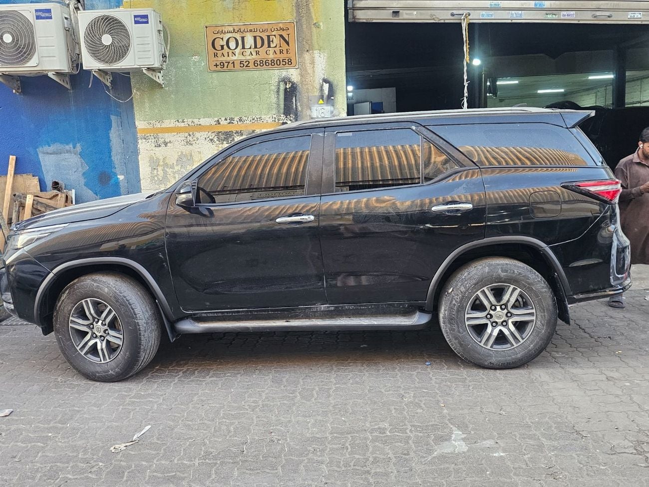 Toyota Fortuner STD D(diesel) 2.4L V4 DIESEL ENGINE Automatic Gear 4WD 7 Seats 5 Doors