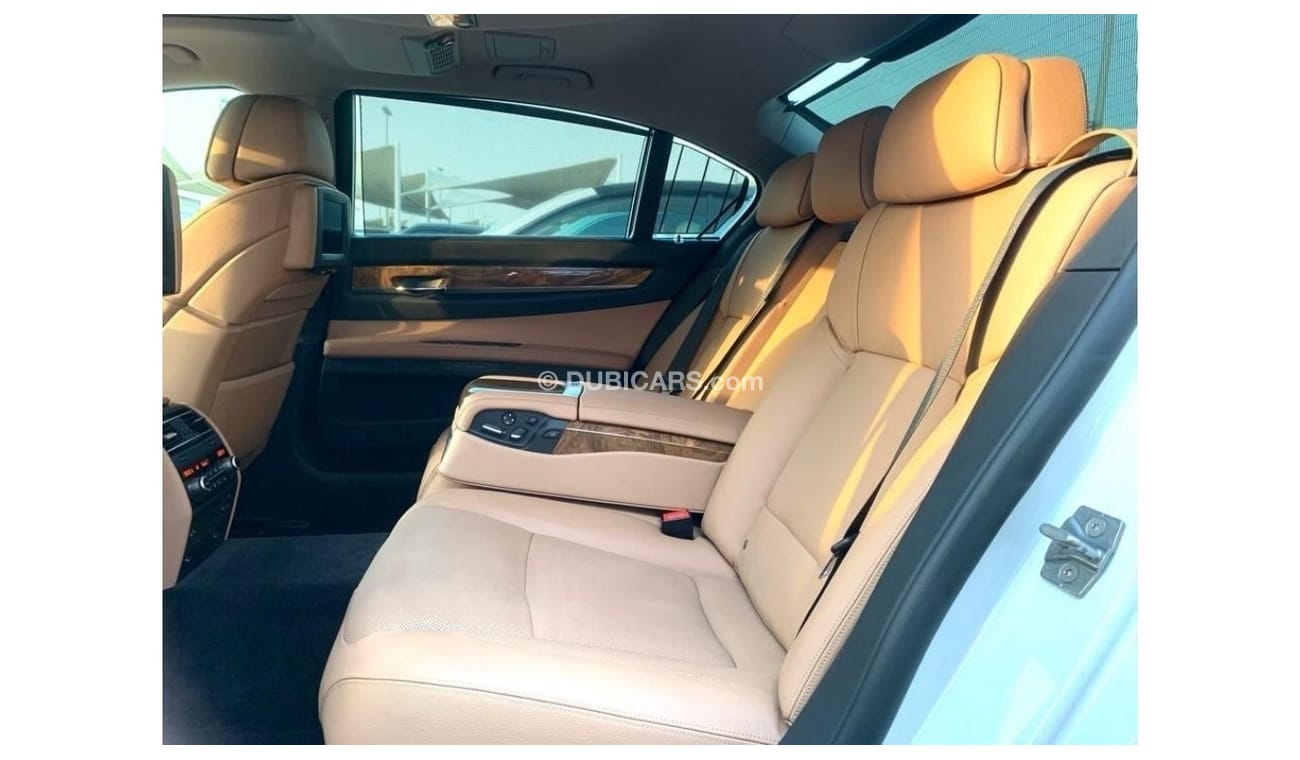 بي أم دبليو 750Li اكسكلوسيف