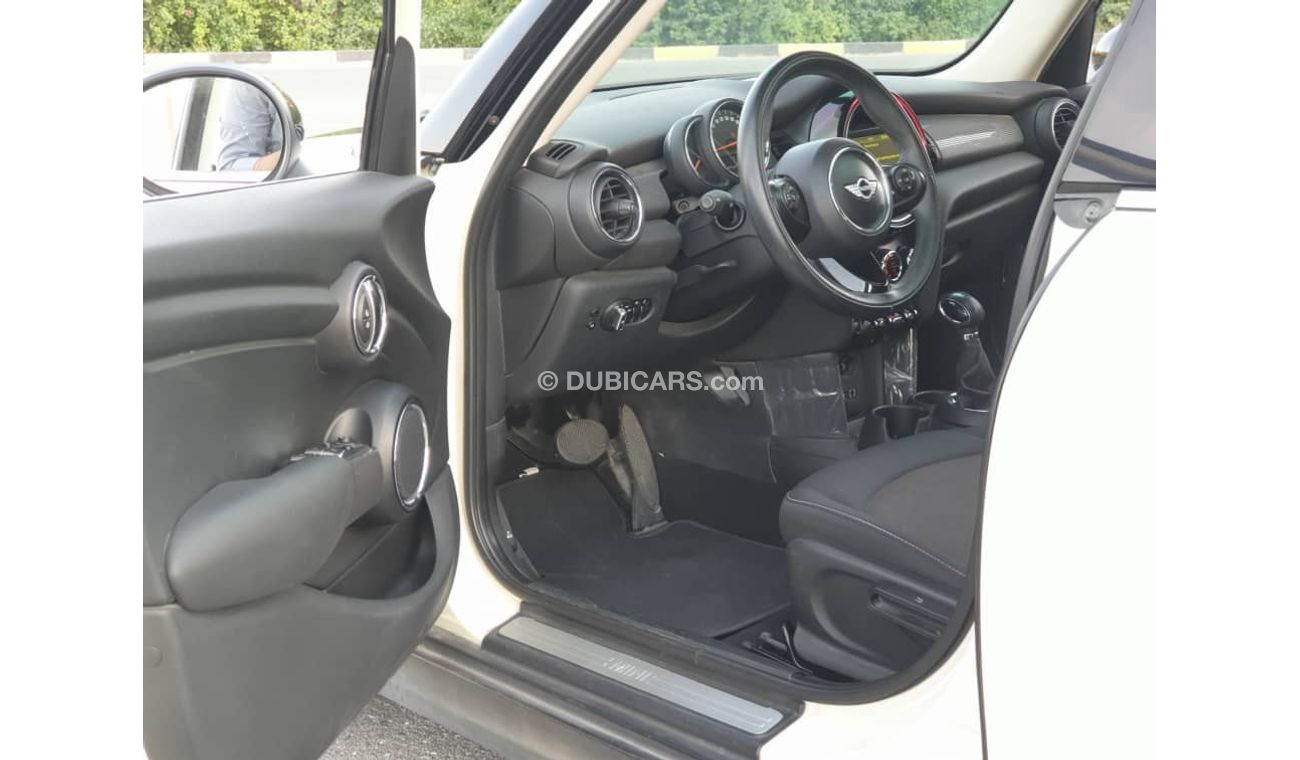 Mini Cooper John Cooper Works MINI COOPER 2017 GCC ORIGINAL PAINT - ALL SERVICE HISTORY AVAILABLE - PERFECT COND