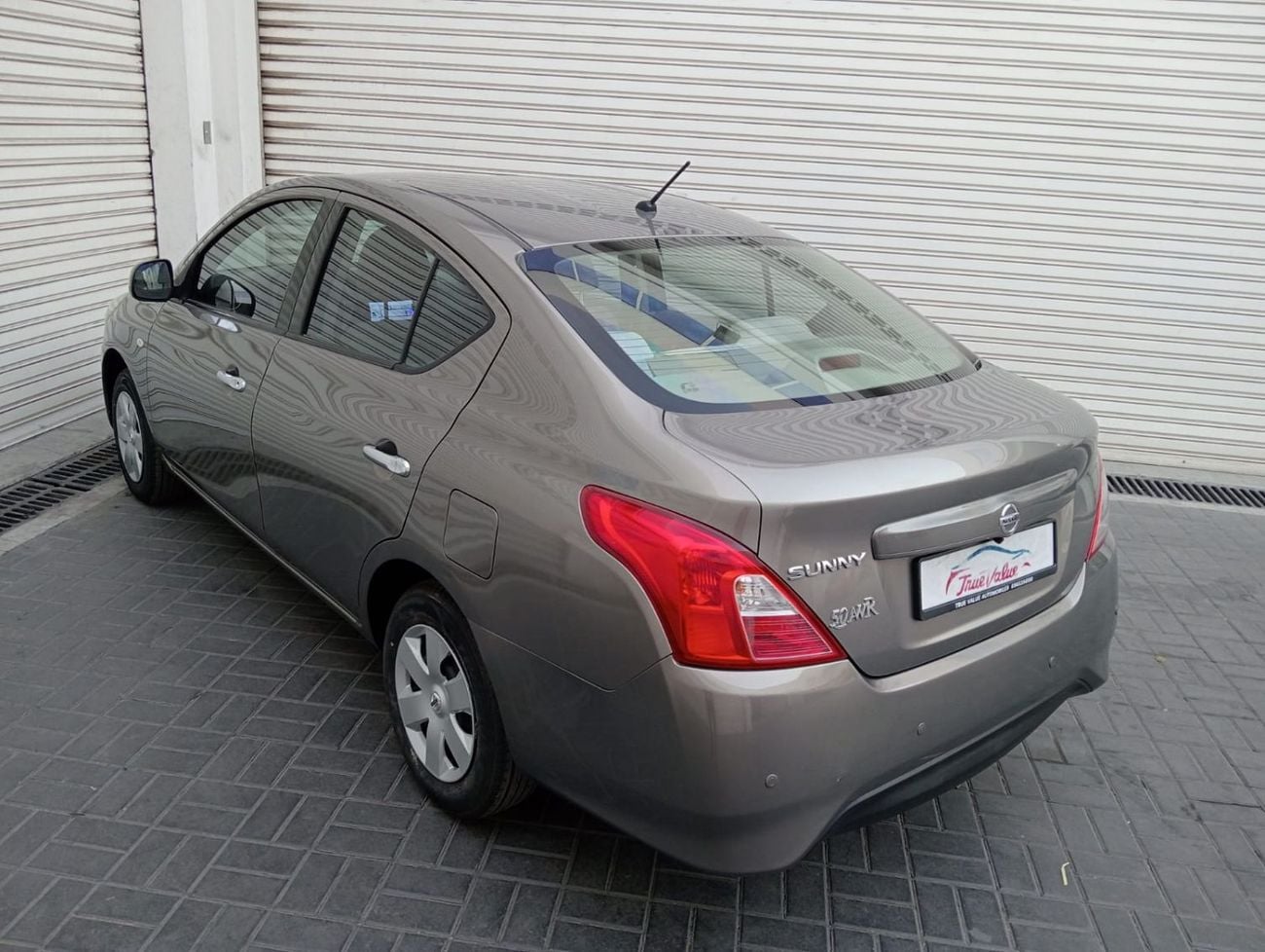 نيسان صني SV