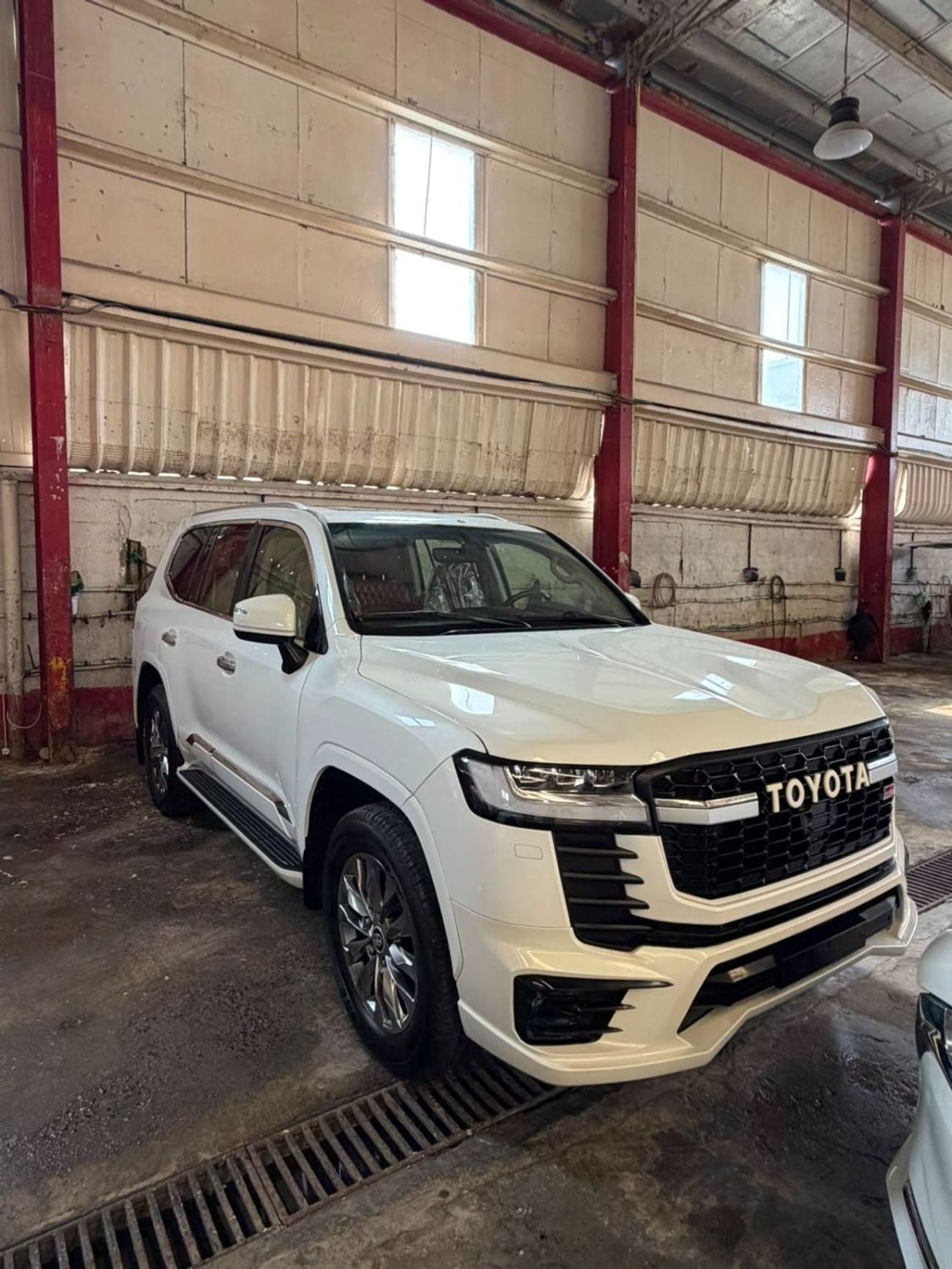 Toyota Land Cruiser GXR 2014Model Facelifted 2024 4.6L v8 petrol Engine Colour White push start Transmission Automatic Inter