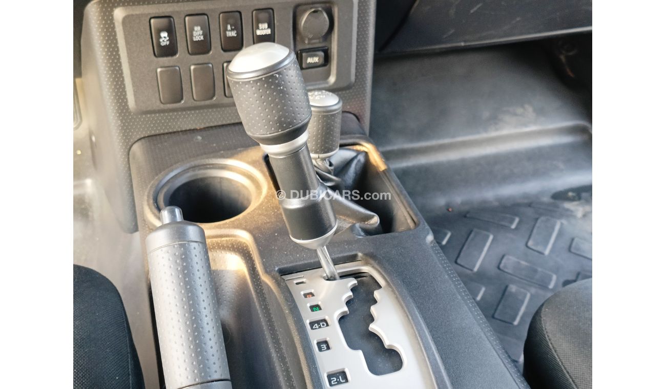 Toyota FJ Cruiser 4.0L PETROL /  DIFF LOCK / GCC SPECS / CLEAN CONDITION (LOT # 68579)