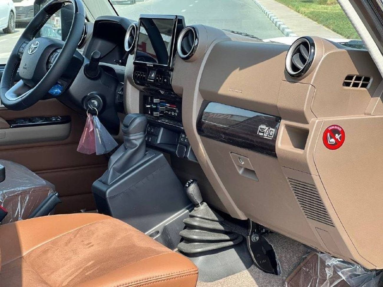 تويوتا لاند كروزر 70 LC76 2.8L TURBO DSL A/T // 2025 // FULL OPTION WITH RADAR , DIFF LOCK , DVD & BACK CAMERA // SPECIAL