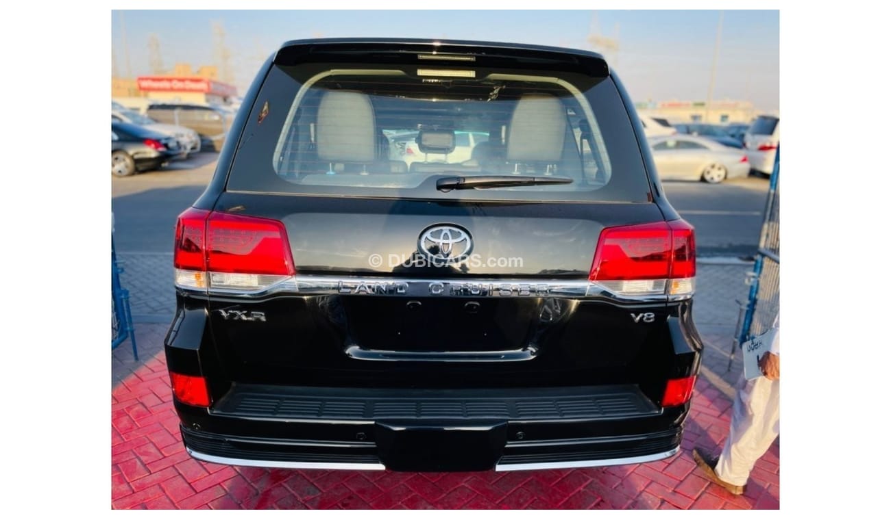 تويوتا لاند كروزر Toyota Landcruiser RHD Diesel engine model 2020 car very clean and good condition