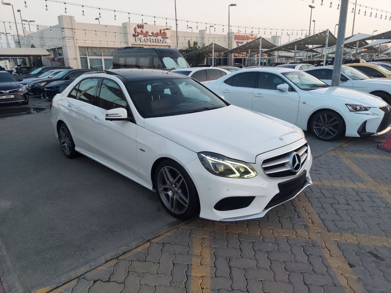 Mercedes-Benz E300 Premium + 2.0L