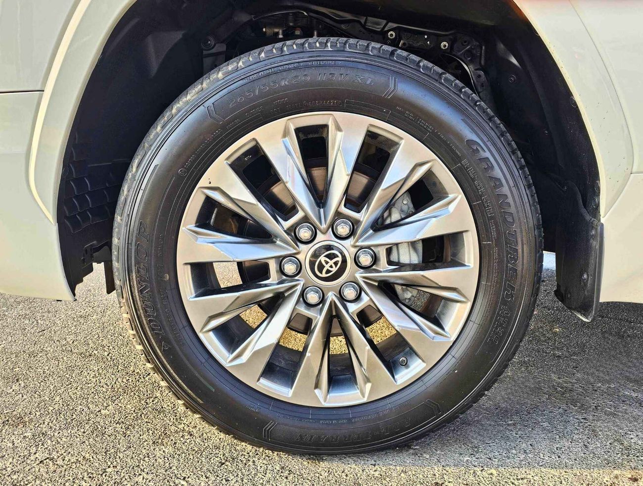 Toyota Land Cruiser VXR/ TWIN  TURBO 3.5/ RADAR/ FULL  OPTION/ LOW MILEAGE/  EXPORT ONLY / LOT#4007481