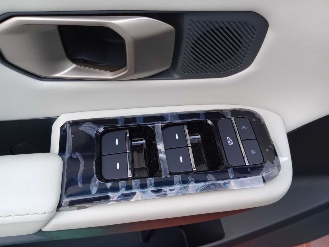 Jetour Dashing only for Export 1.6L Turbo FWD..SUV . cement grey color