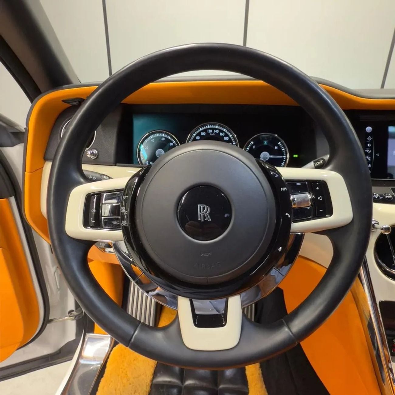 Rolls Royce Cullinan Silver Badge Rolls-Royce Cullinan 2022 Silver Badge with 2026 Facelift GCC specs