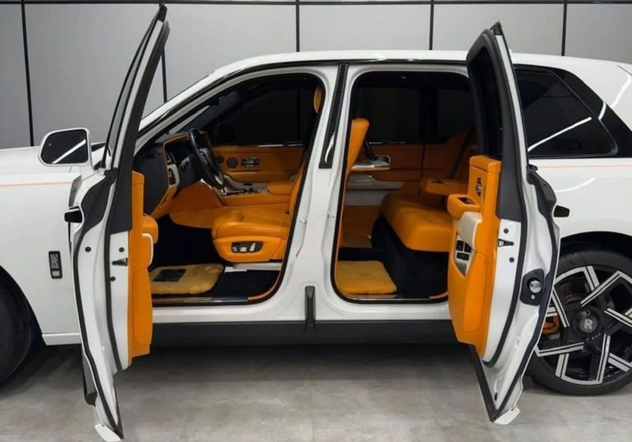 Rolls Royce Cullinan Silver Badge Rolls-Royce Cullinan 2022 Silver Badge with 2026 Facelift GCC specs