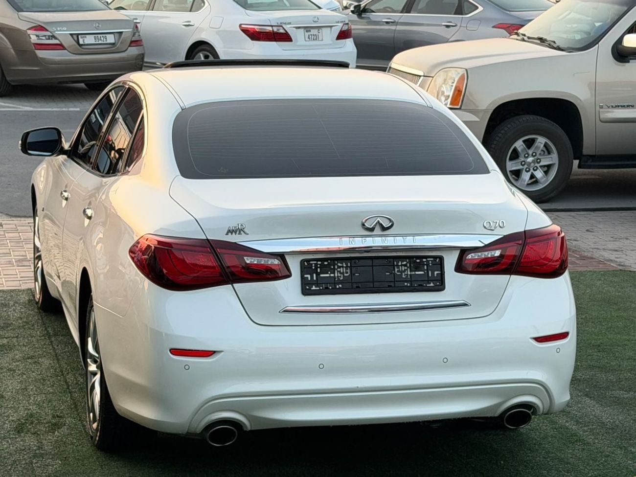 Infiniti Q70 EXCELLENCE First owner from the dealership, full option, sunroof, two keys