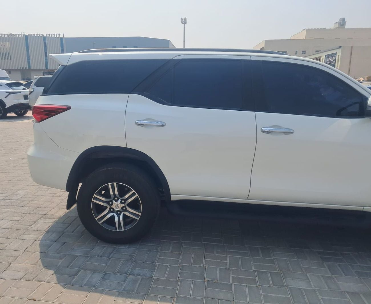 Toyota Fortuner EXR 2.7L v4 petrol Engine Colour White Transmission Automatic  7seats power steering power window contro