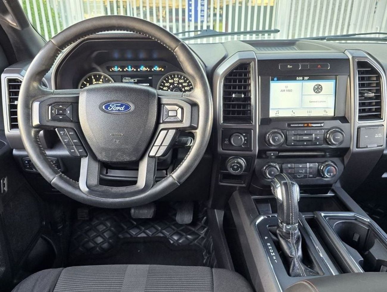 Ford F 150 XLT 5.0L (396 HP) FORD F-150 2017 GCC V8 PERFECT CONDITION