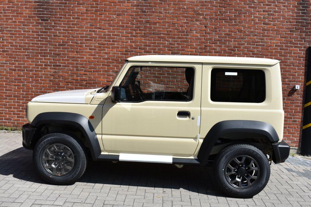 سوزوكي جيمني GL . 1.5L . 4 Cyl . 4-Speed Automatic . Petrol . 4WD . 5 Seats . 3 Door