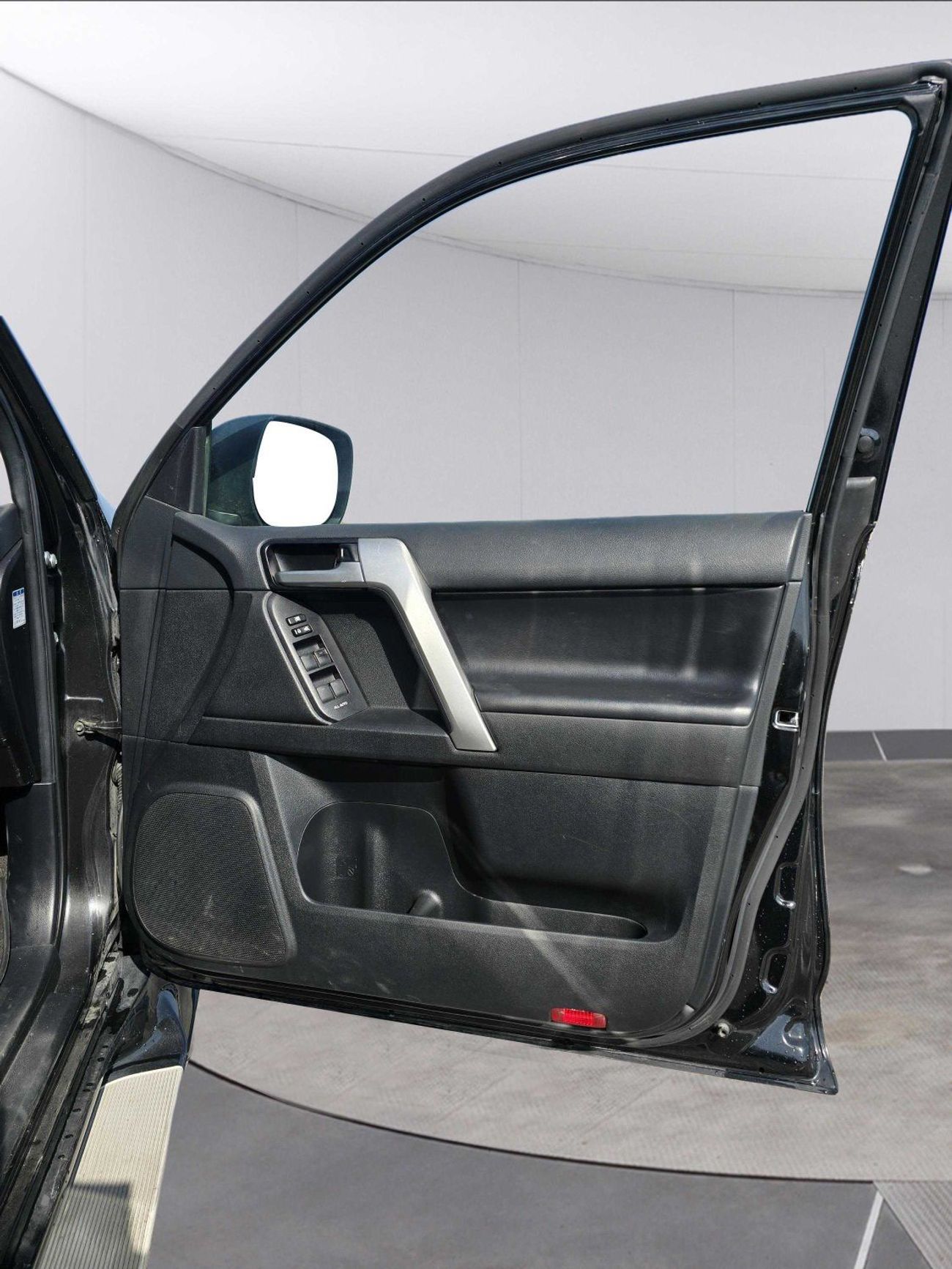 تويوتا برادو 4x4 Diesel Right Hand Drive ( Export Only)