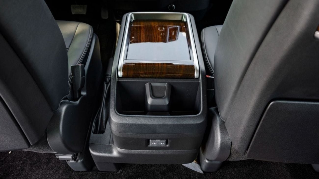 تويوتا جرافينا 3.5P AT MY2023 – BLACK