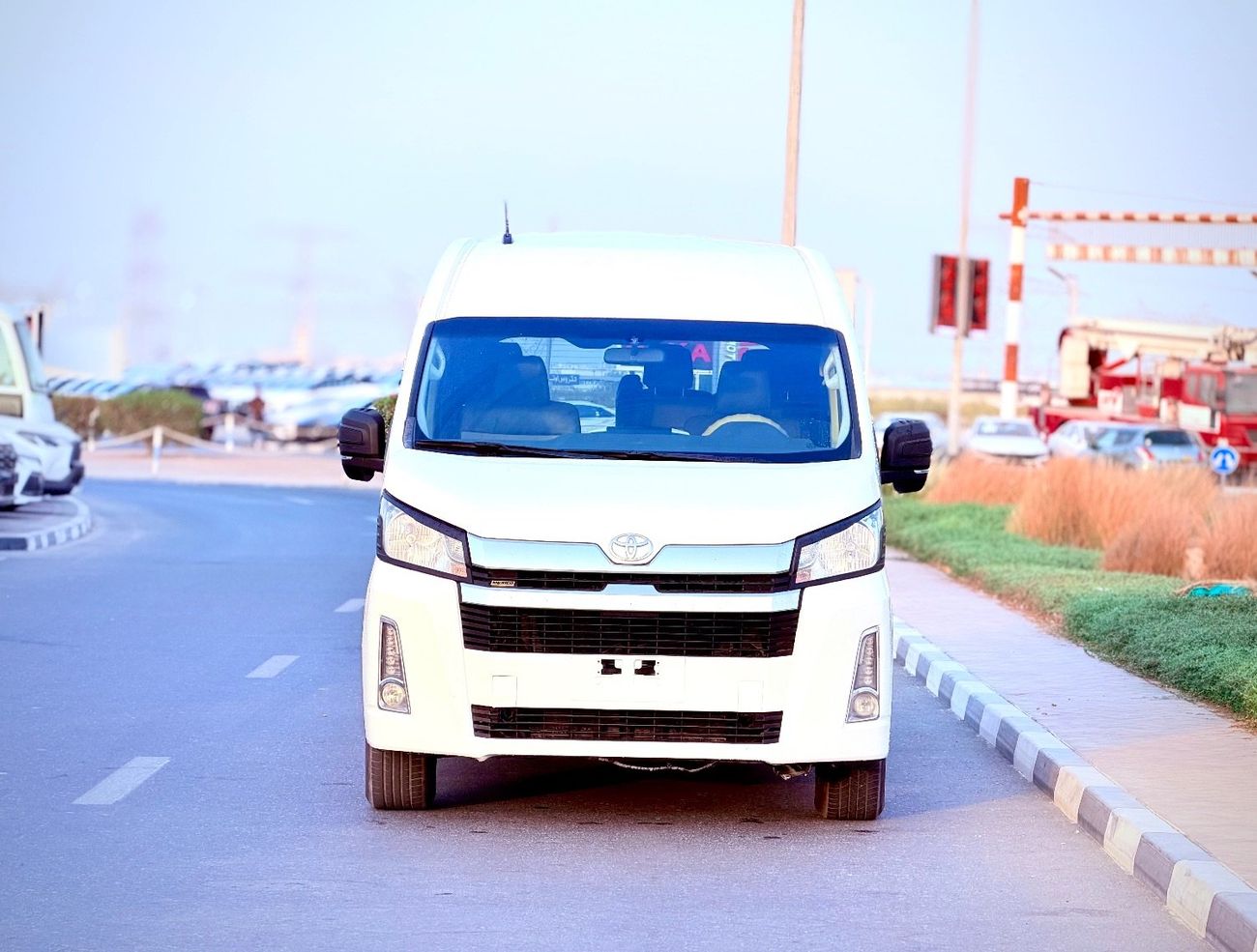 تويوتا هاياس DLS -High Roof Commuter 2.8L M/T