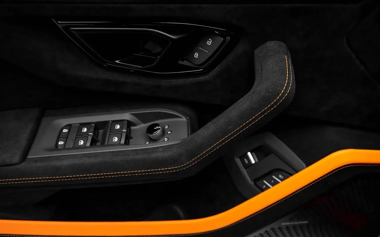 لامبورغيني اوروس 4.0T V8 Performante With Akrapovic Exhaust - Euro Spec